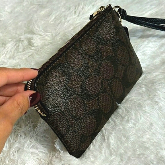 COACH AUTHENTIC MONOGRAM SIGNATURE CANVAS WRISTLET LNC COND W/HANGTAG - Picture 13 of 14